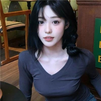 戴金色面具的男子